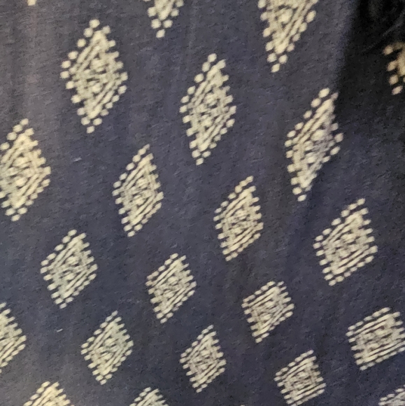 Blue and white flowly shirt. - Picture 4 of 4